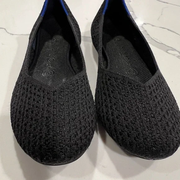 Rothy’s 6.5 Solid Black Flat with Honeycomb or waffle weave design - Picture 4 of 11